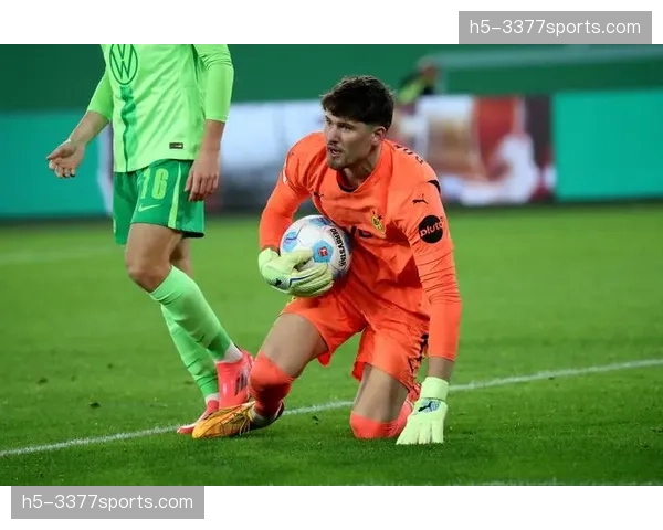 新生代门将之争：努贝尔与拉马伊的国脚席位竞争白热化